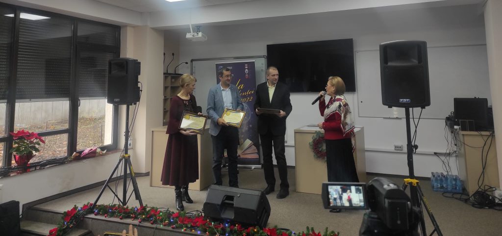 Directoarea Centrului Județean de Excelență Vaslui și șefa ISJ Vaslui, alături de decanul și prodecanul Facultății de Fizică din Iași