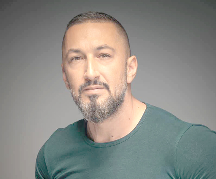 Porți deschise într-un studio foto din Vaslui: Octavian Badiu îi învață ...