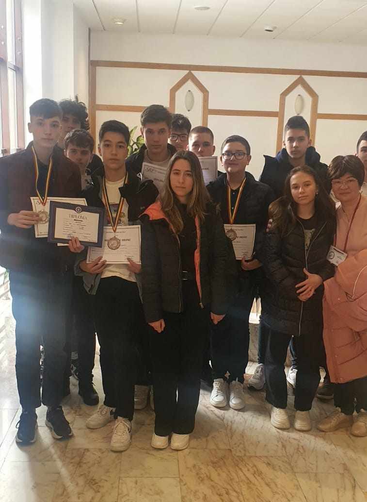 La Husi este polul fizicienilor din judet. Patru premii din cinci leau